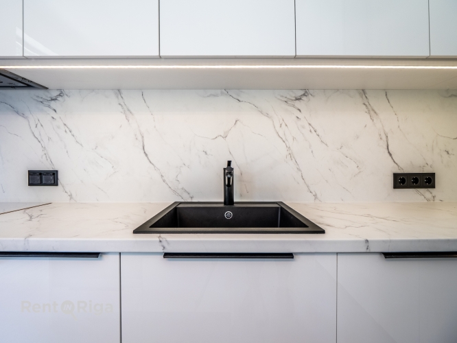 Sludinājumi. Ilgtermiņa īrei pieejama pilnībā jauna, ekskluzīva privātmāja.  Māja atrodas tikai 750 metru Cena: 2700 EUR/mēn Foto #5