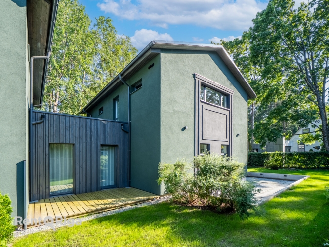 Sludinājumi. Ilgtermiņa īrei pieejama pilnībā jauna, ekskluzīva privātmāja.  Māja atrodas tikai 750 metru Cena: 2700 EUR/mēn Foto #1