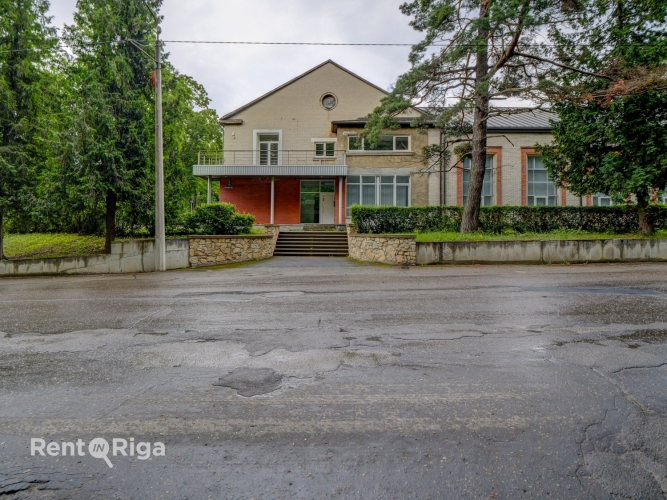 Sludinājumi. Pārdod namīpašumu ar labu naudas plūsmu!  Atrašanās vieta: Īpašums atrodas Juglas mikrorajona Cena: 600000 EUR Foto #1