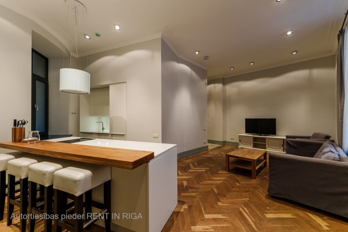 Sludinājumi. Tiek pārdots divu istabu dzīvoklis Rīgas Klusajā centrā  Elizabetes ielā, iekšpagalma mājā. Izcila Cena: 140000 EUR Foto #4