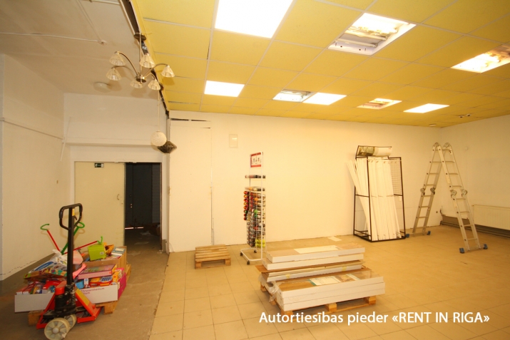 Sludinājumi. Veikala vai vieglās ražošanas telpas Sarkandaugavā  Piedāvājumā plašas un daudzfunkcionālas telpas Cena: 900 EUR/mēn Foto #5