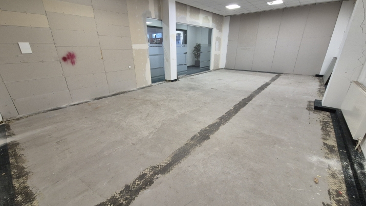 Sludinājumi. Iznomā telpas noliktavai 3.stāvā.  Telpa labi piemērota vieglai ražošanai, noliktavai.  Ir Cena: 280 EUR/mēn Foto #1