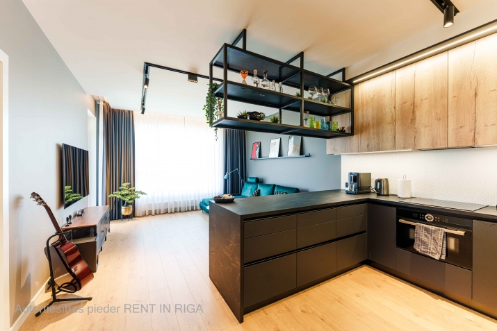 Sludinājumi. Izīrē mūsdienīgu un pilnībā aprīkotu dzīvokli(48,8m) ar balkonu (5,4 m). Plašajā viesistabā ir Cena: 850 EUR/mēn Foto #5
