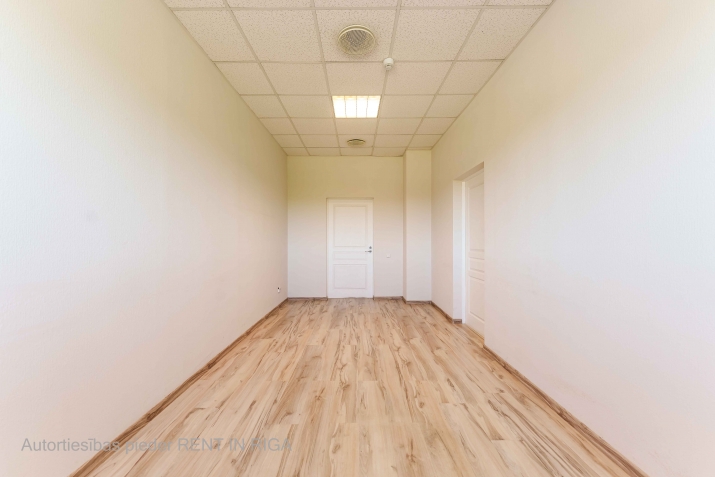 Sludinājumi. Biroja telpas Imantā, renovētā ēkā.  Telpas izvietotas ēkas 3. stāvā. Koplietošanas WC.  Ēka Cena: 170 EUR/mēn Foto #3