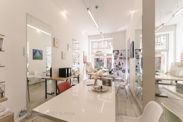 Sludinājumi. TIRDZNIECĪBAS TELPAS RĪGAS CENTRĀ  ALFRĒDA KALNIŅA IELĀ 1  Piedāvājumā plašas un daudzfunkcionālas Cena: 282000 EUR Foto #6