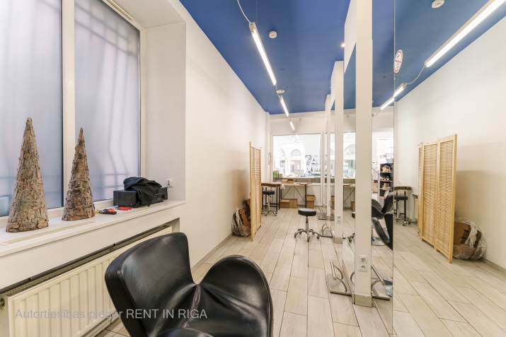 Sludinājumi. TIRDZNIECĪBAS TELPAS RĪGAS CENTRĀ  ALFRĒDA KALNIŅA IELĀ 1  Piedāvājumā plašas un daudzfunkcionālas Cena: 282000 EUR Foto #8