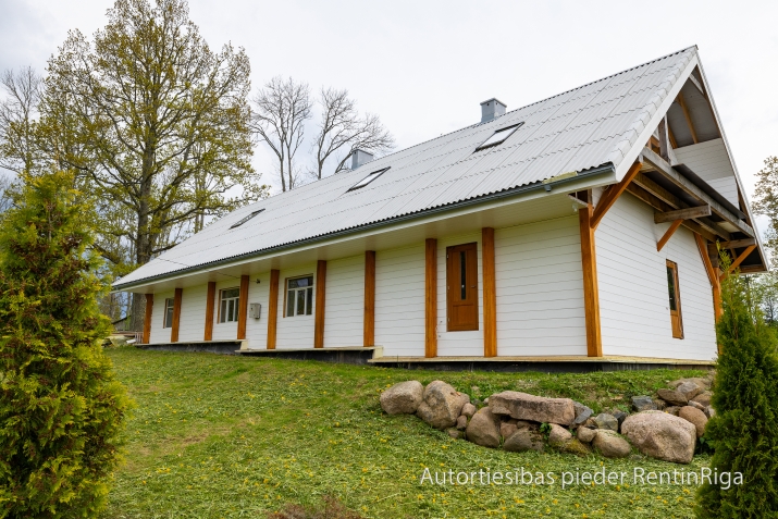 Sludinājumi. Kvalitatīvi un pārdomāti būvēta lauku māja no dabīgiem un ilgtspējīgiem materiāliem.  Īpašums Cena: 294000 EUR Foto #4