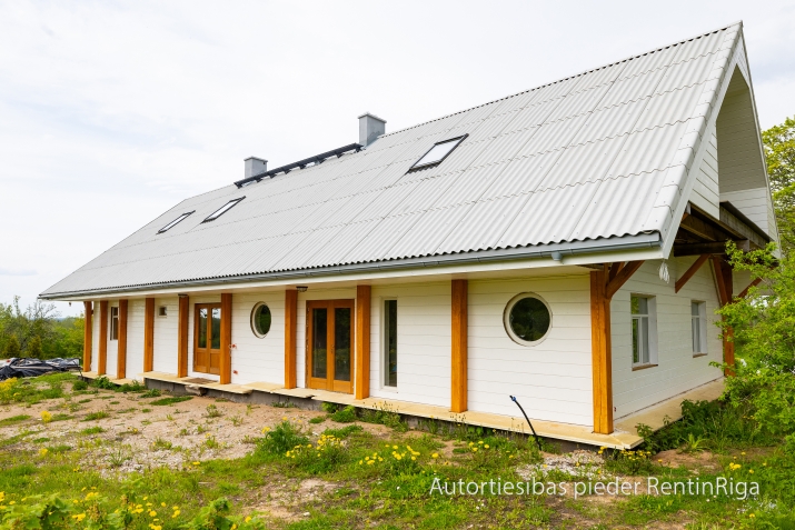 Sludinājumi. Kvalitatīvi un pārdomāti būvēta lauku māja no dabīgiem un ilgtspējīgiem materiāliem.  Īpašums Cena: 294000 EUR Foto #5