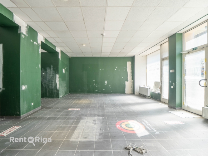 Sludinājumi. Tirdzniecības telpas uz aktīvā Brīvības un Miera ielas krustojuma.  + plaša tirdzniecības zāle; + Cena: 1293 EUR/mēn Foto #3