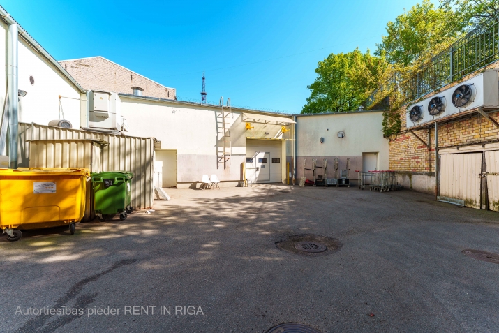 Объявление. Торговое помещение в Агенскалнсе      Первый этаж;      Площадь включает торговый зал, складские Цена: 5121 EUR/мес. Foto #9