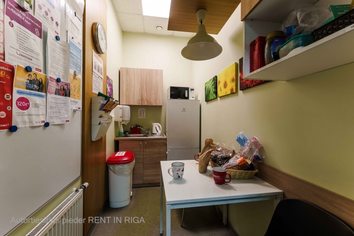 Объявление. Торговое помещение в Агенскалнсе      Первый этаж;      Площадь включает торговый зал, складские Цена: 5121 EUR/мес. Foto #5