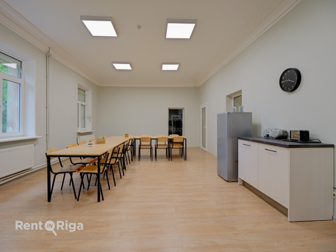 Sludinājumi. Piedāvājumā ražošanas telpas ar biroja telpām  ērts un daudzpusīgs risinājums jūsu vajadzībām!  Cena: 2000 EUR/mēn Foto #4