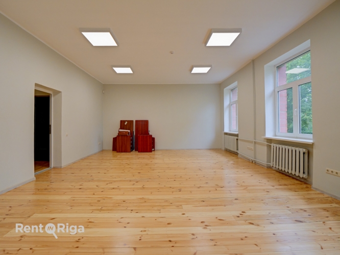 Sludinājumi. Piedāvājumā ražošanas telpas ar biroja telpām  ērts un daudzpusīgs risinājums jūsu vajadzībām!  Cena: 2000 EUR/mēn Foto #5