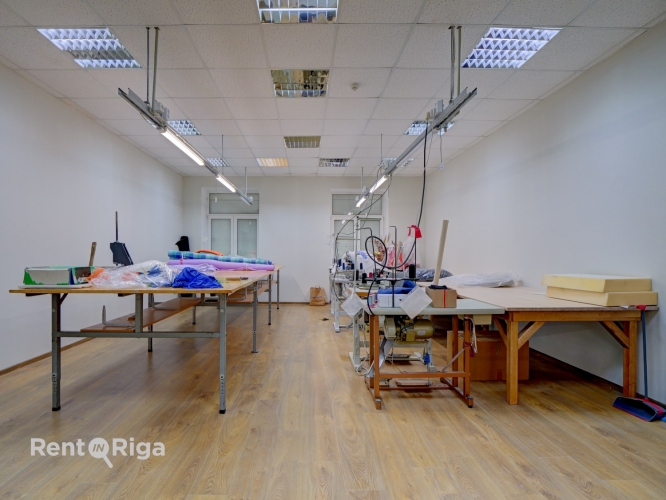 Sludinājumi. Piedāvājumā ražošanas telpas ar biroja telpām  ērts un daudzpusīgs risinājums jūsu vajadzībām!  Cena: 2000 EUR/mēn Foto #9