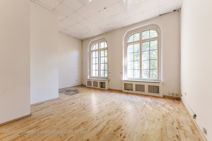 Sludinājumi. Nomai pieejams reprezentabls namīpašums pašā Rīgas sirdī ar skatu uz Bastejkalnu!  Atsevišķi Cena: 35000 EUR/mēn Foto #7