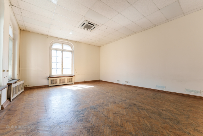 Sludinājumi. Nomai pieejams reprezentabls namīpašums pašā Rīgas sirdī ar skatu uz Bastejkalnu!  Atsevišķi Cena: 35000 EUR/mēn Foto #8