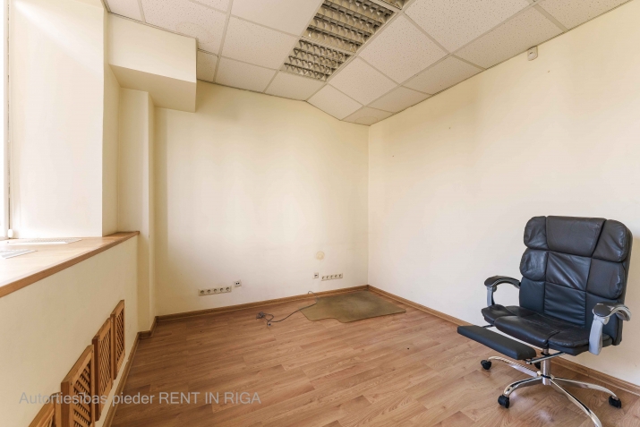 Sludinājumi. Daudzfunkcionālas komercplatības Purvciemā, blakus t/c Domina.  Piedāvājam nomai autonomas Cena: 400 EUR/mēn Foto #9