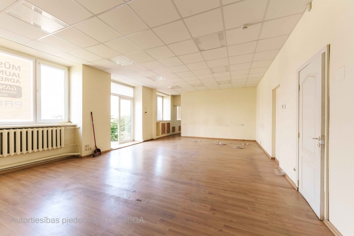 Sludinājumi. Daudzfunkcionālas komercplatības Purvciemā, blakus t/c Domina.  Piedāvājam nomai autonomas Cena: 432 EUR/mēn Foto #3