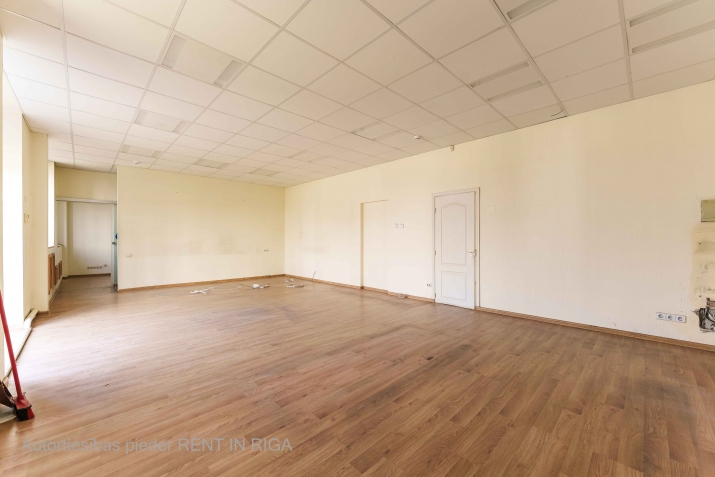 Sludinājumi. Daudzfunkcionālas komercplatības Purvciemā, blakus t/c Domina.  Piedāvājam nomai autonomas Cena: 432 EUR/mēn Foto #4