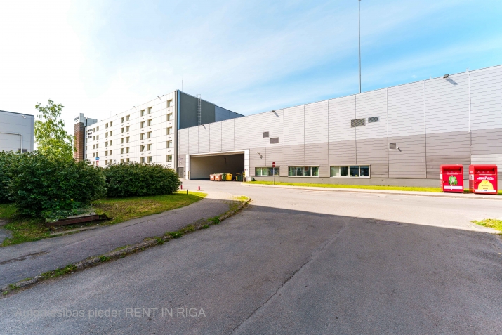 Sludinājumi. Daudzfunkcionālas komercplatības Purvciemā, blakus t/c Domina, bez apkures.  Piedāvājam nomai Cena: 855 EUR/mēn Foto #7