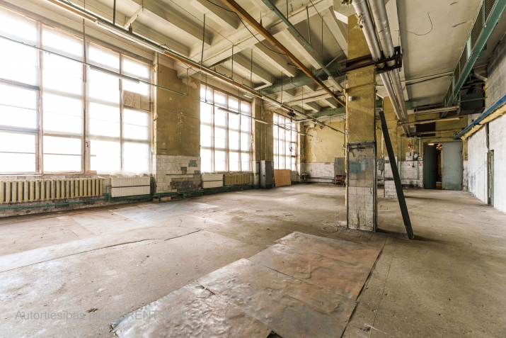 Sludinājumi. Daudzfunkcionālas komercplatības Purvciemā, blakus t/c Domina, bez apkures.  Piedāvājam nomai Cena: 855 EUR/mēn Foto #1