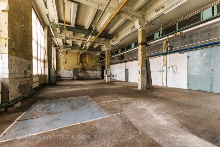 Sludinājumi. Daudzfunkcionālas komercplatības Purvciemā, blakus t/c Domina, bez apkures.  Piedāvājam nomai Cena: 855 EUR/mēn Foto #3