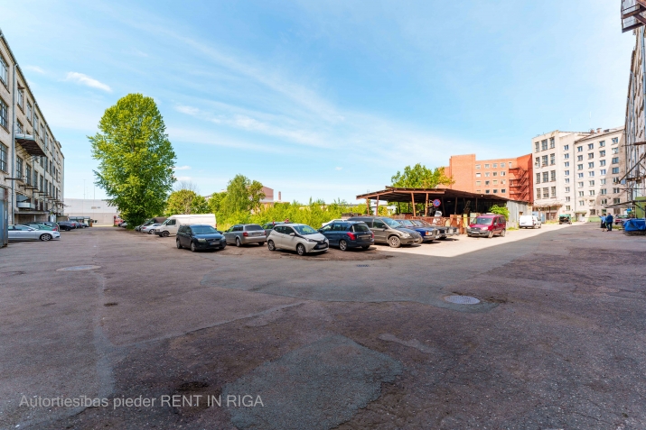 Sludinājumi. Daudzfunkcionālas komercplatības Purvciemā, blakus t/c Domina, bez apkures.  Piedāvājam nomai Cena: 855 EUR/mēn Foto #9