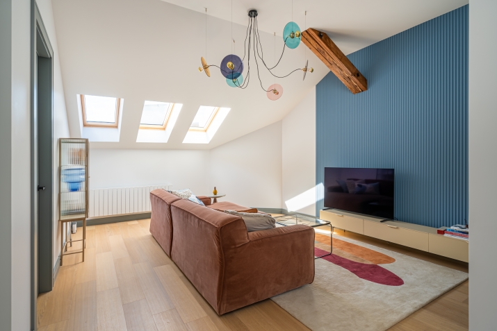 Sludinājumi. Pilnībā aprīkots dizaina dzīvoklis ar autostāvvietu Rīgas centrā.  Ilgtermiņa īrei tiek piedāvāts Cena: 1670 EUR/mēn Foto #6