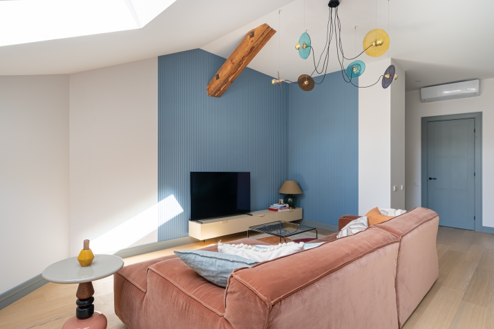 Sludinājumi. Pilnībā aprīkots dizaina dzīvoklis ar autostāvvietu Rīgas centrā.  Ilgtermiņa īrei tiek piedāvāts Cena: 1670 EUR/mēn Foto #5