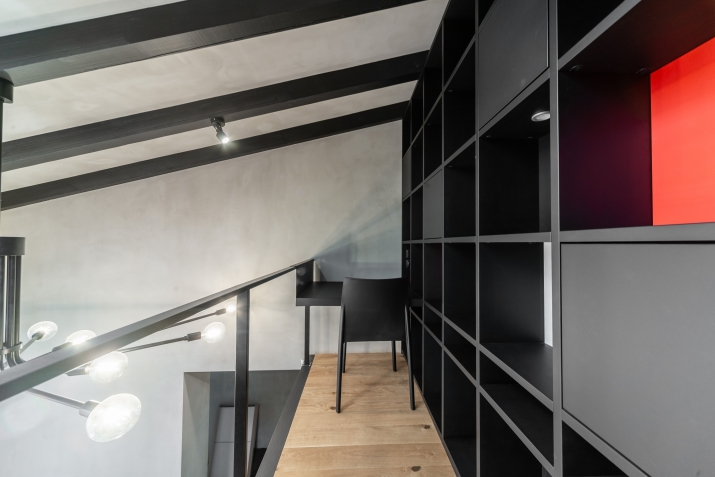 Sludinājumi. Unikāls 3 līmeņu dzīvoklis ar terasi un divām stāvvietām Rīgas centrā.  Piedāvājumā ekskluzīvs, Cena: 3000 EUR/mēn Foto #7