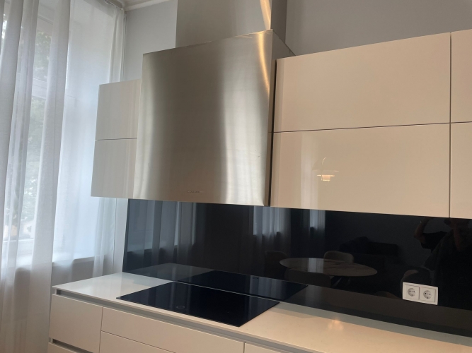 Sludinājumi. \'Elizabetes Rezidence\', viena no spilgtākajām Rīgas arhitektūras mantojuma pērlēm, celta 19. Cena: 2278 EUR/mēn Foto #8