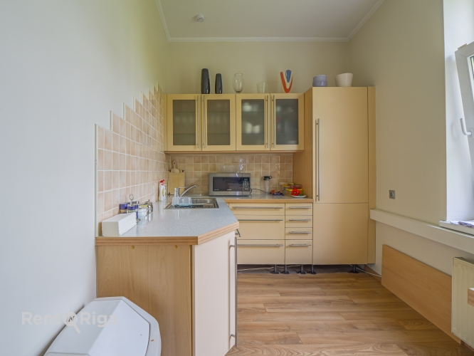 Sludinājumi. Pārdod mājīgu un pilnībā gatavu biroja ēku Klīversalā.  Tiek piedāvāta īpašums ar iežogotu pagalmu Cena: 659000 EUR Foto #9