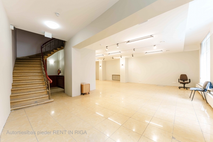 Sludinājumi. Piedāvājumā  biroja ēka Vecrīgā, Miesnieku ielā 9!  Īpašums sastāv no zemes gabala 232 m platībā, Cena: 1.545e+06 EUR Foto #3