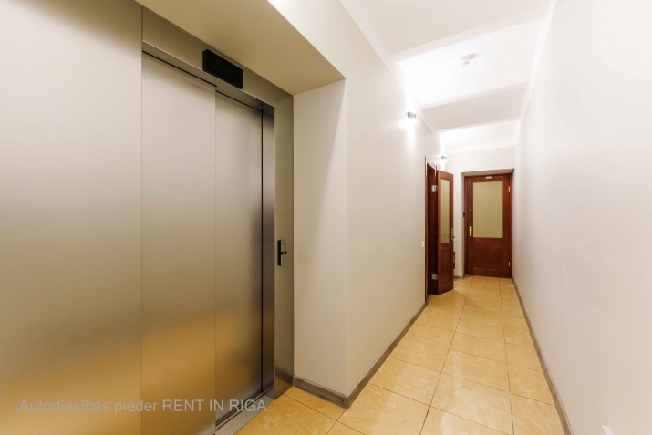 Sludinājumi. Piedāvājumā  biroja ēka Vecrīgā, Miesnieku ielā 9!  Īpašums sastāv no zemes gabala 232 m platībā, Cena: 1.545e+06 EUR Foto #4