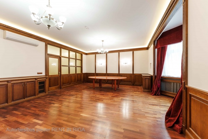 Sludinājumi. Piedāvājumā  biroja ēka Vecrīgā, Miesnieku ielā 9!  Īpašums sastāv no zemes gabala 232 m platībā, Cena: 1.545e+06 EUR Foto #6