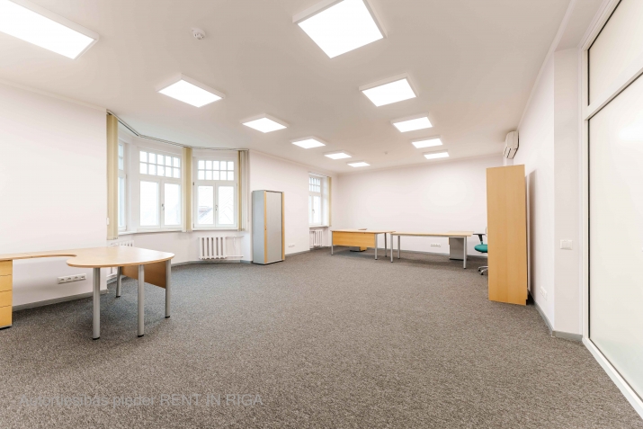 Sludinājumi. Piedāvājumā  biroja ēka Vecrīgā, Miesnieku ielā 9!  Īpašums sastāv no zemes gabala 232 m platībā, Cena: 1.545e+06 EUR Foto #9