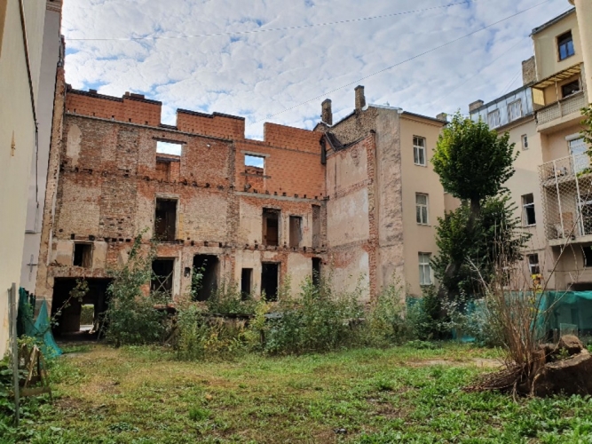 Sludinājumi. Pārdod investīciju objektu Rīgas klusajā centrā. Pašlaik objekts sastāv no renovējamas trīs stāvu Cena: 580000 EUR Foto #7