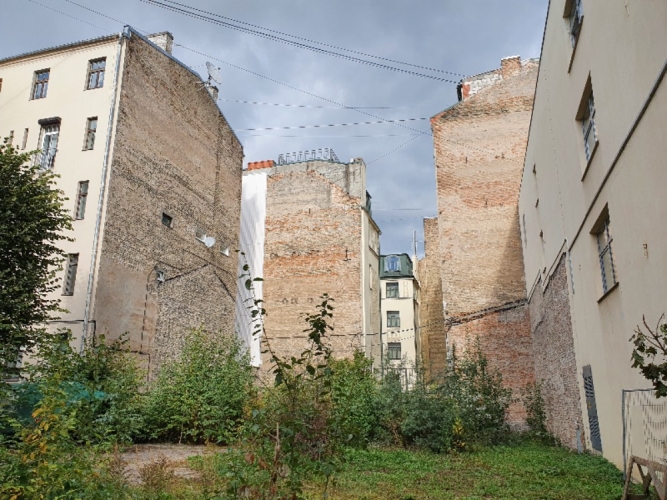 Sludinājumi. Pārdod investīciju objektu Rīgas klusajā centrā. Pašlaik objekts sastāv no renovējamas trīs stāvu Cena: 580000 EUR Foto #9