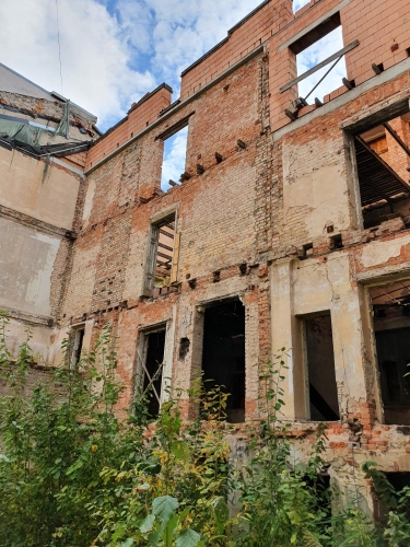 Sludinājumi. Pārdod investīciju objektu Rīgas klusajā centrā. Pašlaik objekts sastāv no renovējamas trīs stāvu Cena: 580000 EUR Foto #4