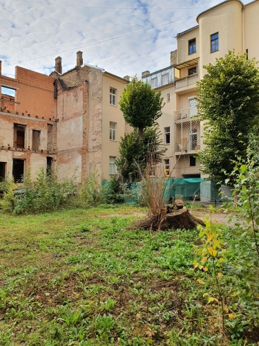 Sludinājumi. Pārdod investīciju objektu Rīgas klusajā centrā. Pašlaik objekts sastāv no renovējamas trīs stāvu Cena: 580000 EUR Foto #6