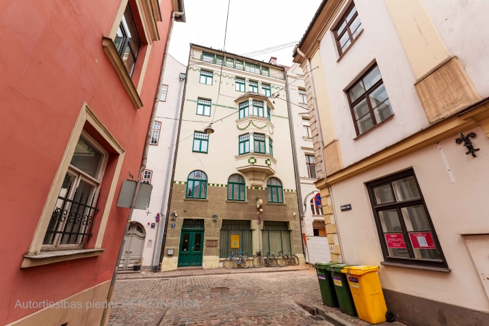 Sludinājumi. Piedāvājumā  biroja ēka Vecrīgā, Miesnieku ielā 9!  Īpašums sastāv no zemes gabala 232 m platībā, Cena: 1.545e+06 EUR Foto #1