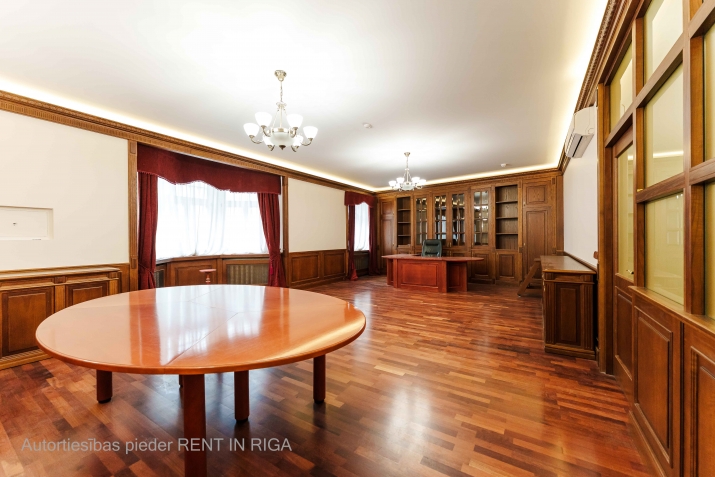 Sludinājumi. Piedāvājumā  biroja ēka Vecrīgā, Miesnieku ielā 9!  Īpašums sastāv no zemes gabala 232 m platībā, Cena: 1.545e+06 EUR Foto #5