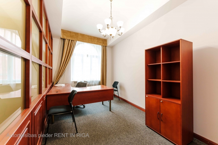 Sludinājumi. Piedāvājumā  biroja ēka Vecrīgā, Miesnieku ielā 9!  Īpašums sastāv no zemes gabala 232 m platībā, Cena: 1.545e+06 EUR Foto #8