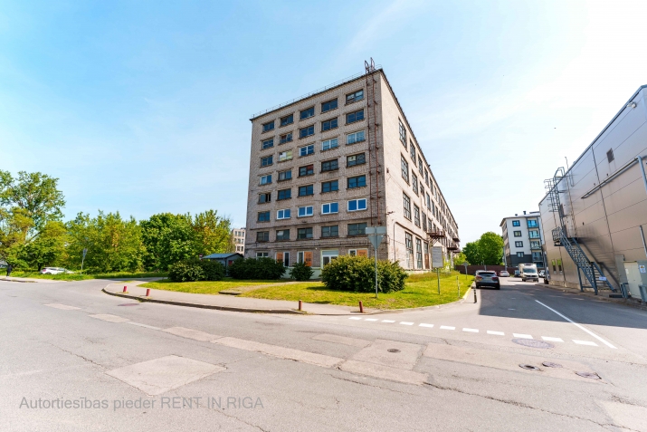 Sludinājumi. Daudzfunkcionālas komercplatības Purvciemā, blakus t/c Domina, bez apkures.  Piedāvājam nomai Cena: 350 EUR/mēn Foto #9