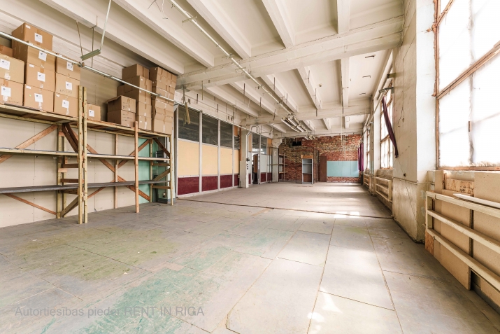 Sludinājumi. Daudzfunkcionālas komercplatības Purvciemā, blakus t/c Domina, bez apkures.  Piedāvājam nomai Cena: 350 EUR/mēn Foto #4