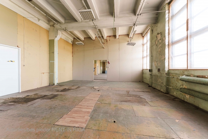 Sludinājumi. Daudzfunkcionālas komercplatības Purvciemā, blakus t/c Domina, bez apkures.  Piedāvājam nomai Cena: 425 EUR/mēn Foto #4