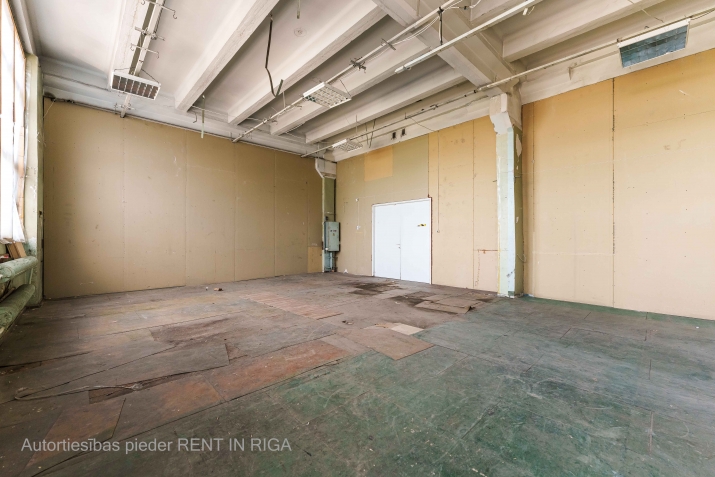 Sludinājumi. Daudzfunkcionālas komercplatības Purvciemā, blakus t/c Domina, bez apkures.  Piedāvājam nomai Cena: 425 EUR/mēn Foto #7