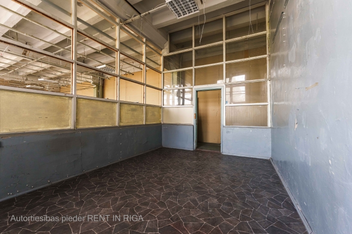Sludinājumi. Daudzfunkcionālas komercplatības Purvciemā, blakus t/c Domina, bez apkures.  Piedāvājam nomai Cena: 425 EUR/mēn Foto #5