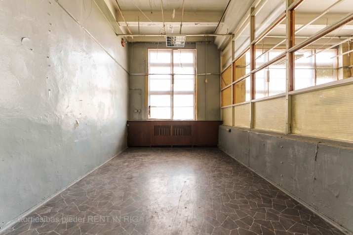 Sludinājumi. Daudzfunkcionālas komercplatības Purvciemā, blakus t/c Domina, bez apkures.  Piedāvājam nomai Cena: 425 EUR/mēn Foto #6