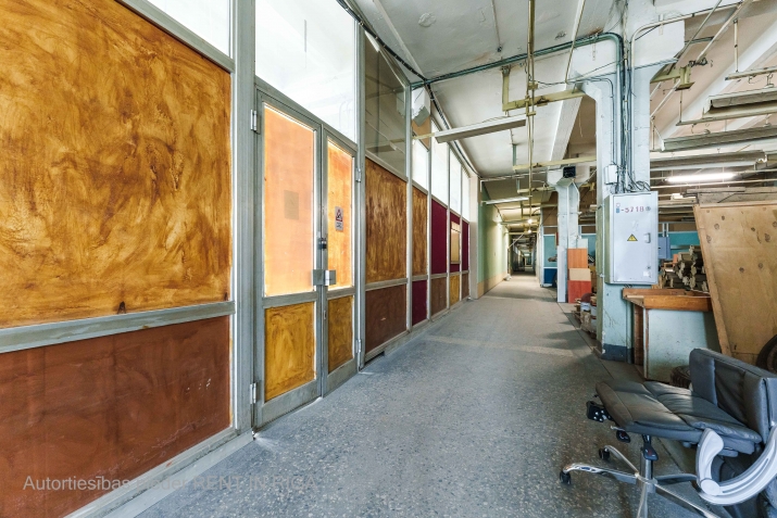 Sludinājumi. Daudzfunkcionālas komercplatības Purvciemā, blakus t/c Domina, bez apkures.  Piedāvājam nomai Cena: 350 EUR/mēn Foto #7